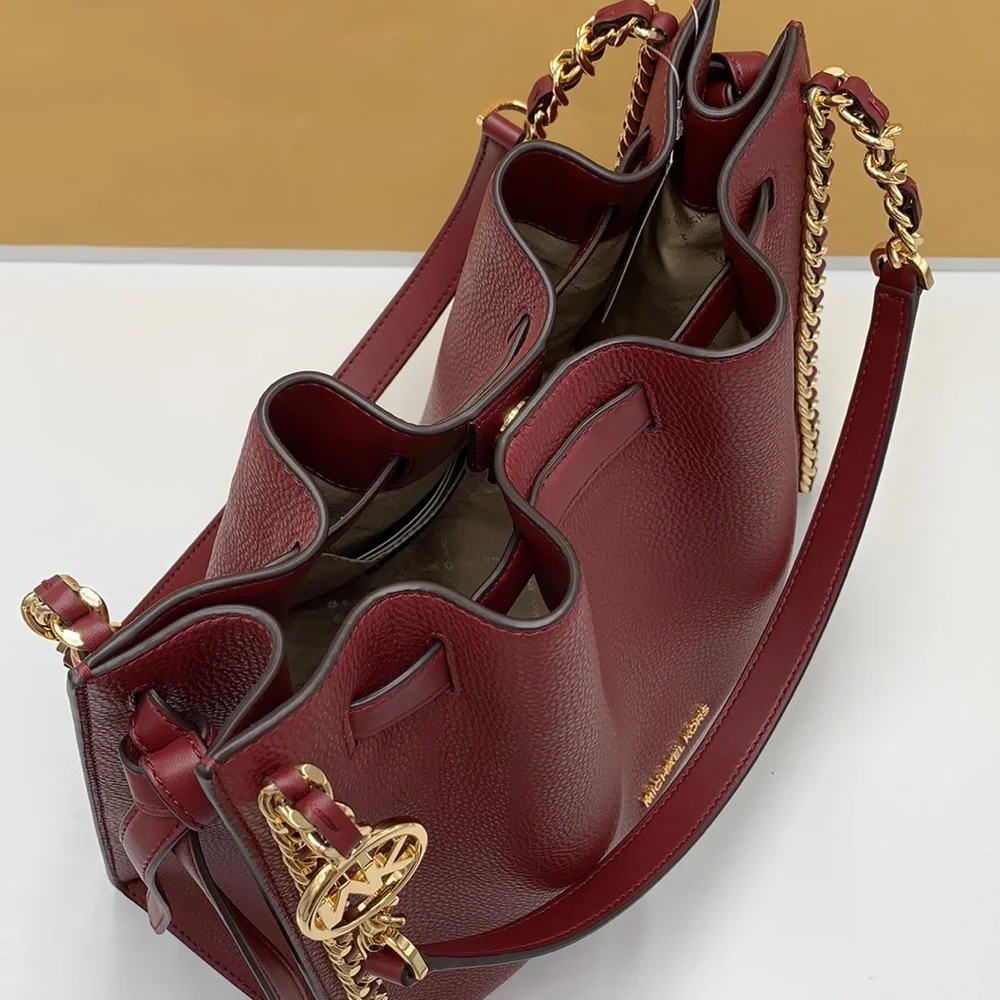 MICHAEL KORS
MINA LARGE BELTED CHAIN SHOULDER BAG DARK CHERRY COLOR - Picture 7 of 16